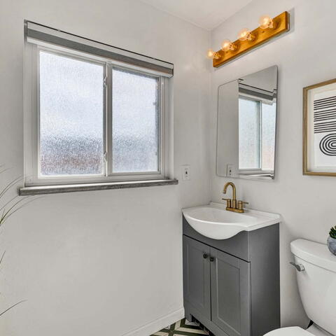 1580 W Pacific Place Listing Image Thumbnail #13